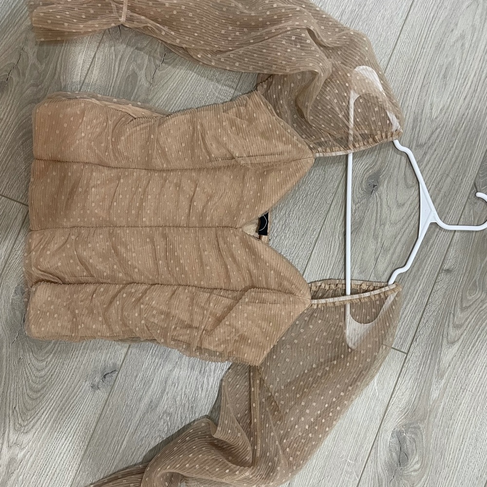 Cute cropped top great for brunch size L